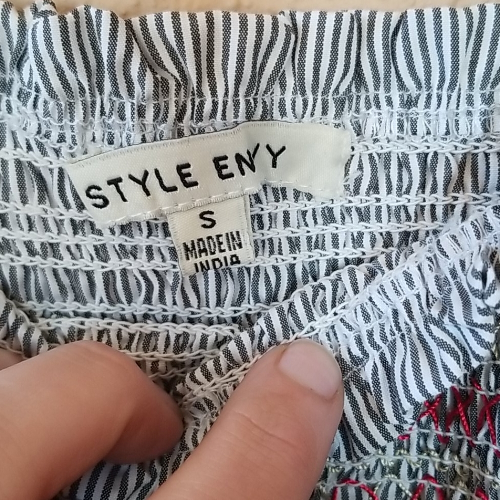 Crop top with ties - Picture 2 of 4